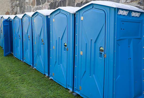 Best Deluxe Portable Toilet Rental  in Liolnton, NC